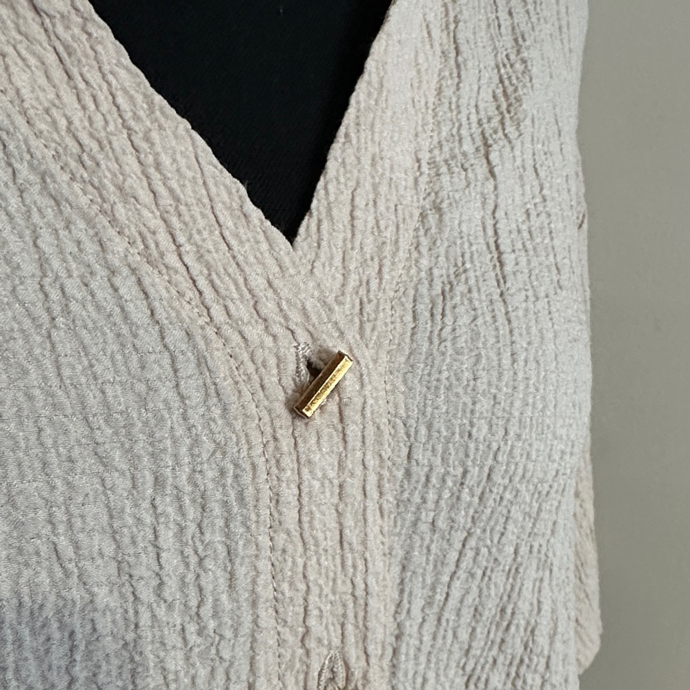 *KIRIOUS LA* Beige x Gold Button-Down Short Sleeve Crinkle Top Shirt Size Large - Picture 3 of 8